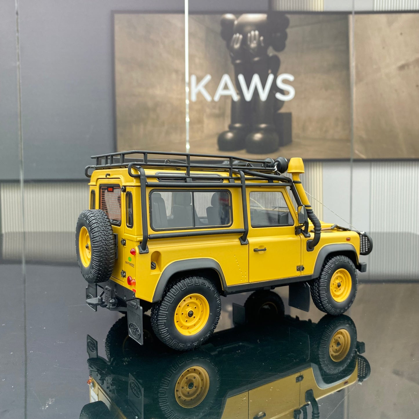 KYOSHO 1/18 Land Rover Defender 90 Camel Cup Alloy Fully Open Simulation Car Model Collection