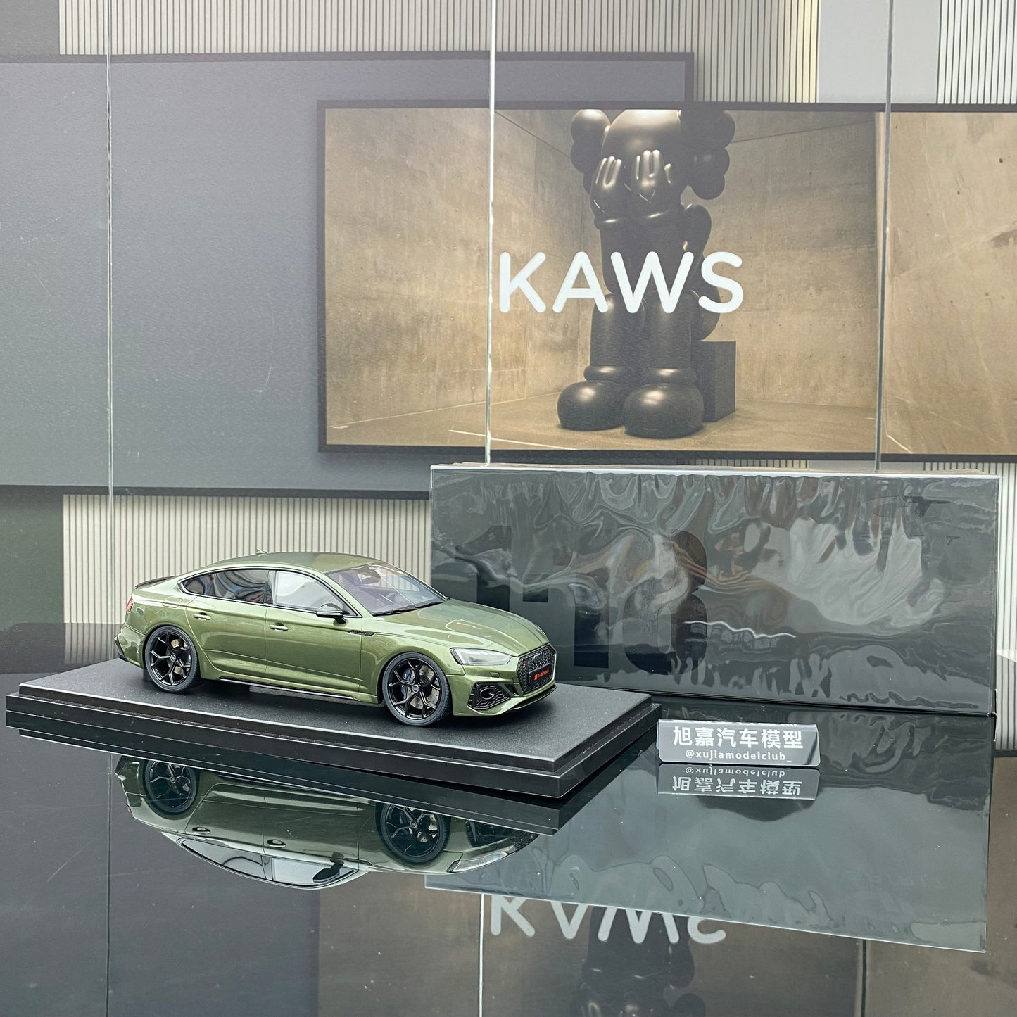 Adornos de simulación de coche verde Audi RS 5 COMPETITIONE a escala 1/18 GT Spirit