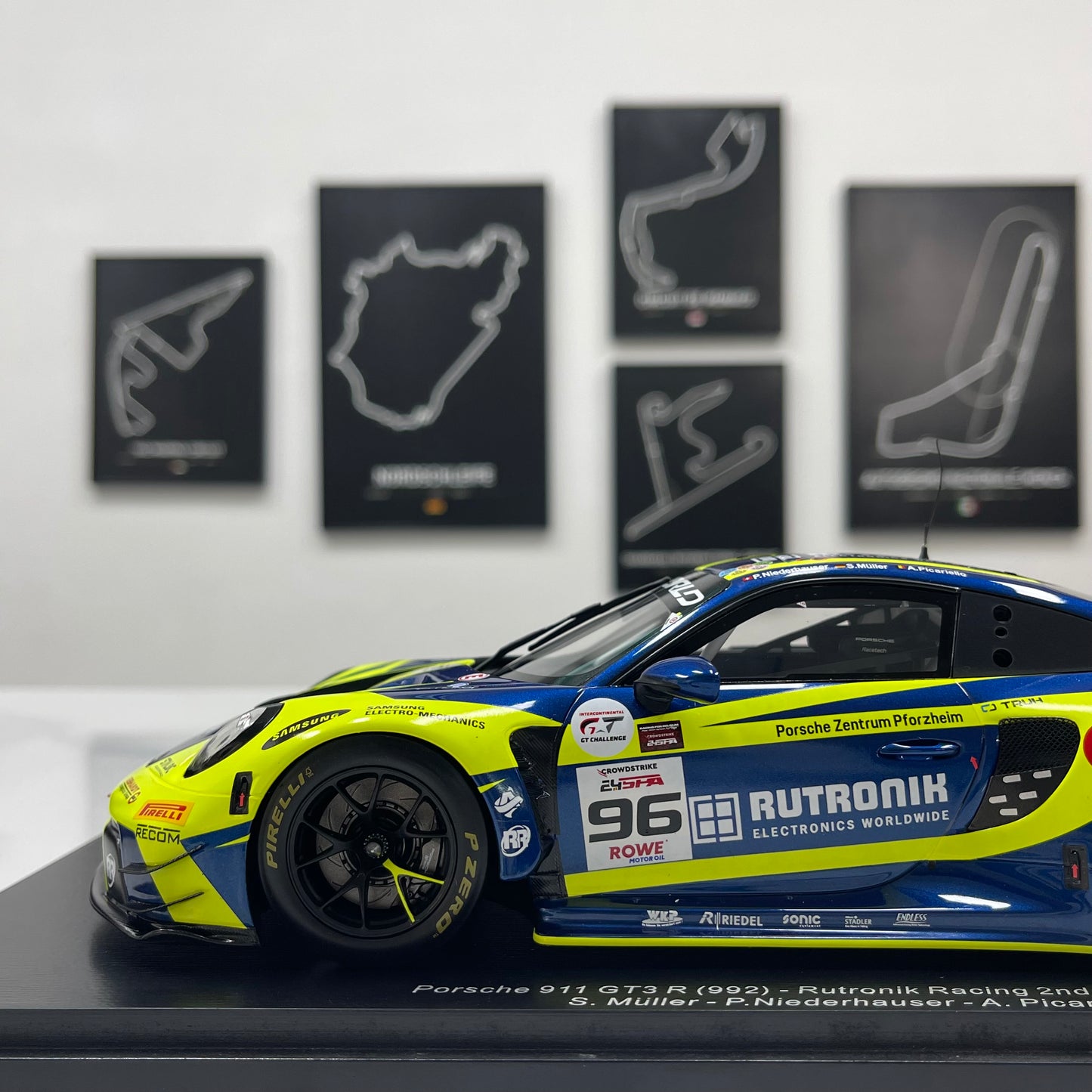 Spark 1/18 Porsche 911 (992) GT3 R – 2025 Spa 24 Hours Runner-up (Green Livery) – 18SB081