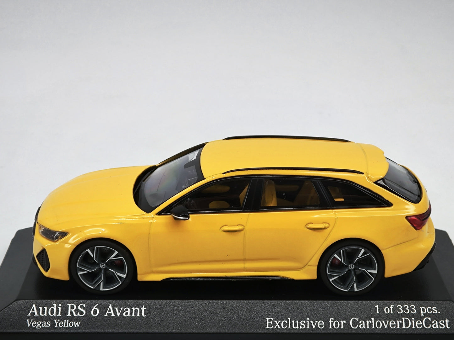 MINICHAMPS 1/43 Audi RS6 Alloy Enclosed Car Model Ornaments