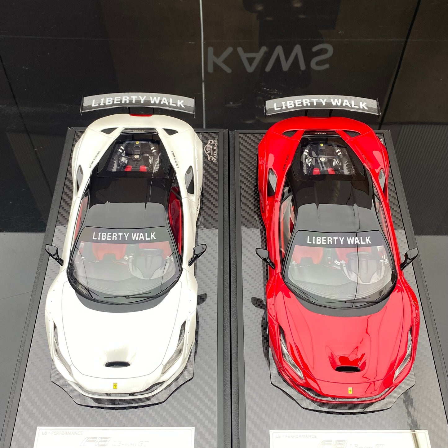 VIP 1/18 Ferrari F8 wide-body modified version simulation car model ornament gift