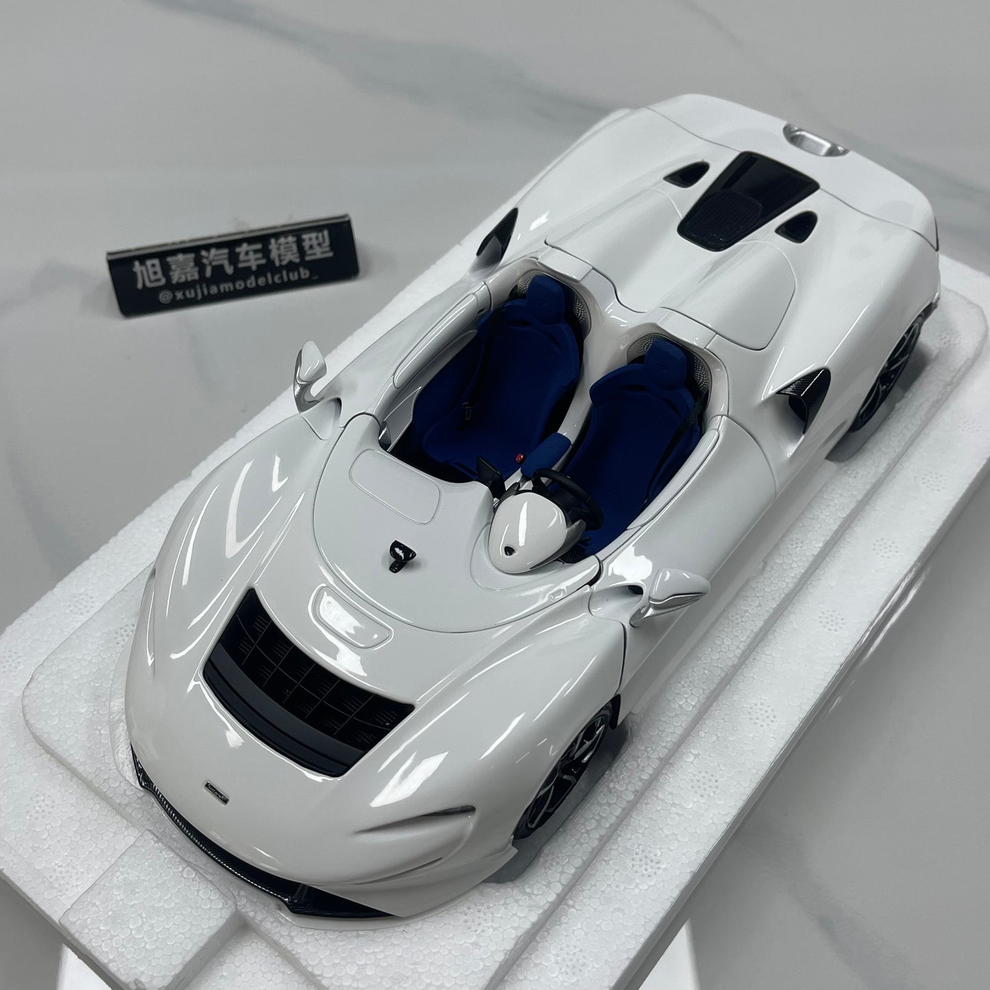 LCD 1/18 McLaren Elva Die-cast Model – Pearlescent White with Blue Interior (LCD18015-WH)