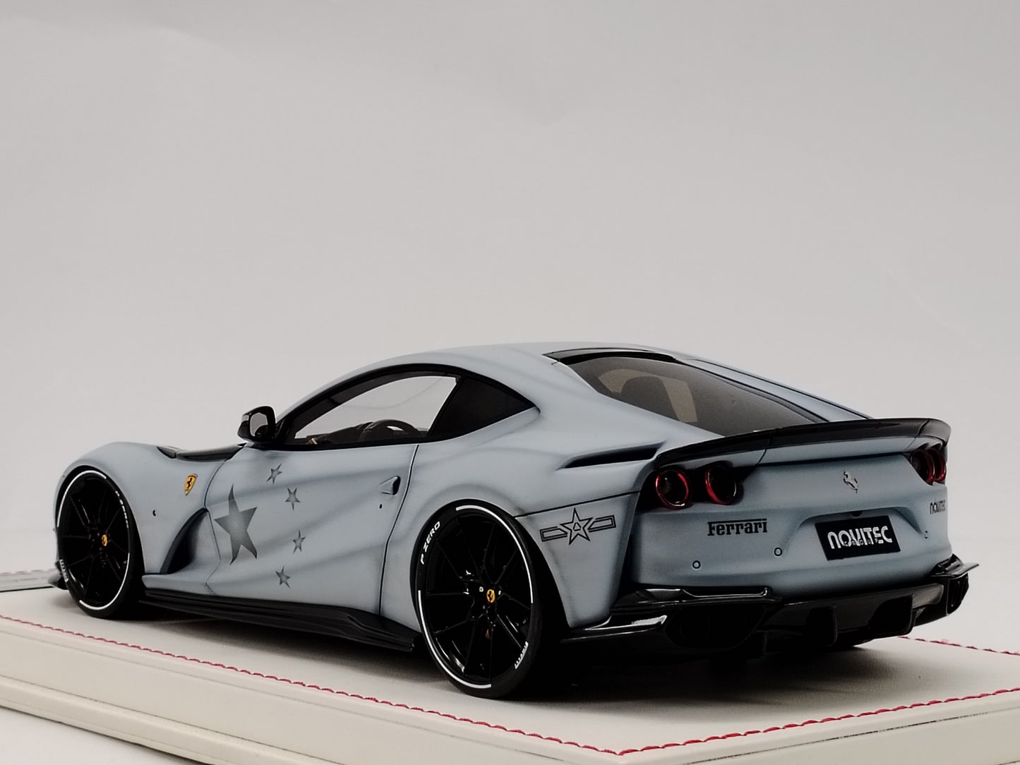 DG 1/18 Ferrari 812 Novitec Battle Grey Limited Edition Simulation Model Car