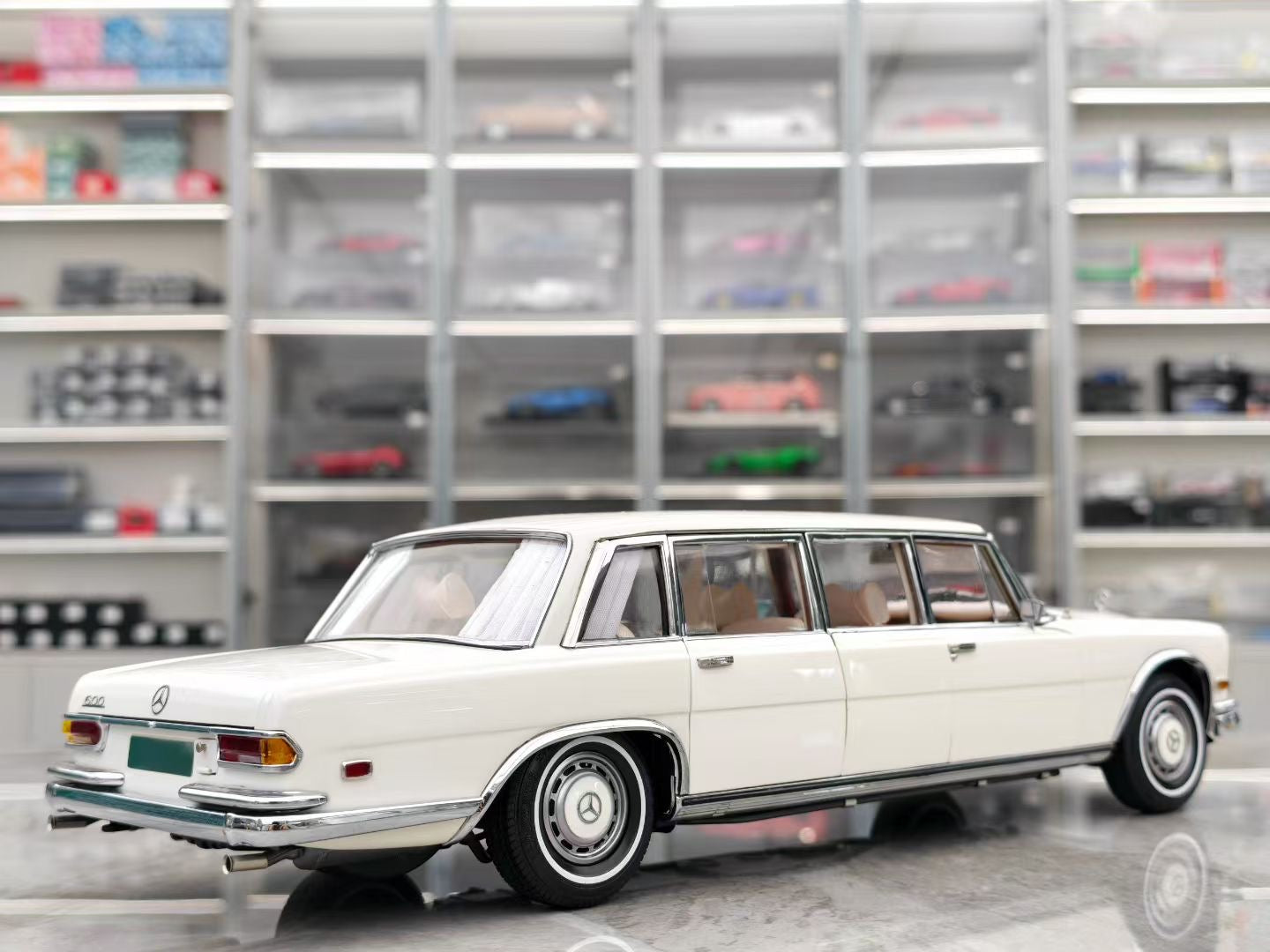CMC 1/18 Mercedes-Benz Pullman 600 W100 White DDJ009
