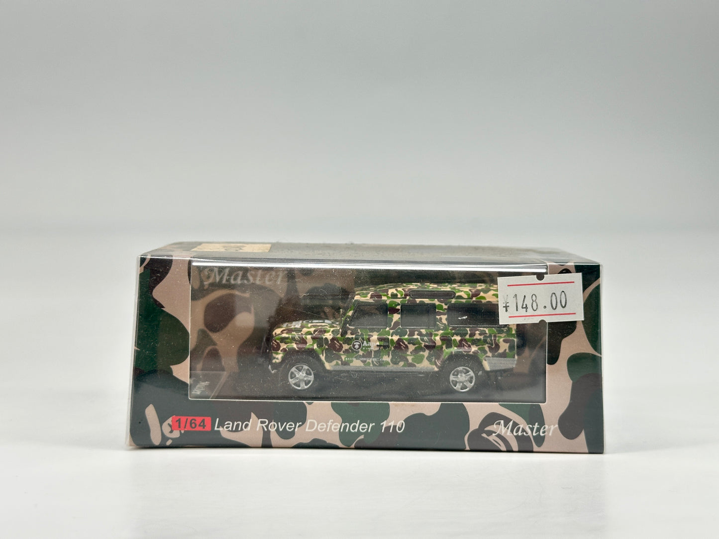 MASTER 1/64 Land Rover Defender 110 AAPE Alloy Car Model MST003