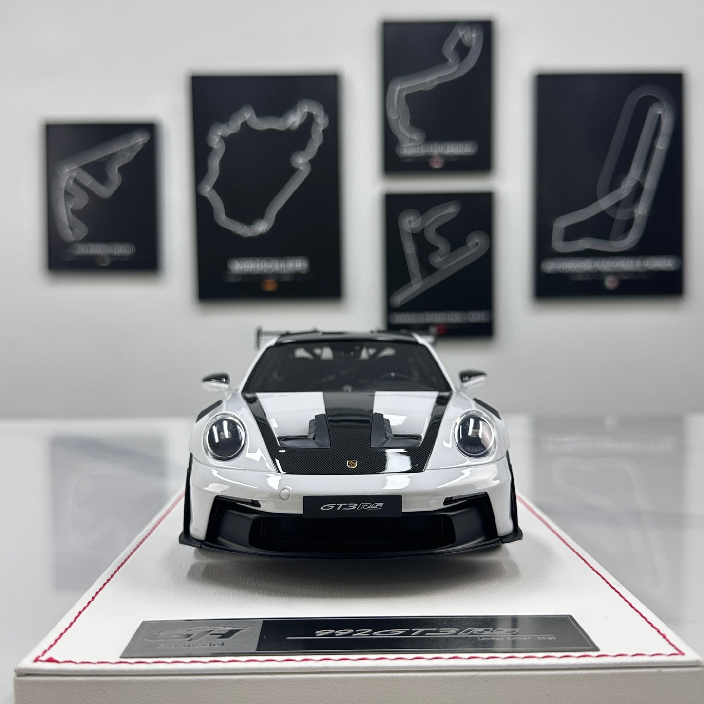 GH MODEL 1/18 Porsche 992 GT3RS, Sky Grey Limited Edition Model Car Figurine