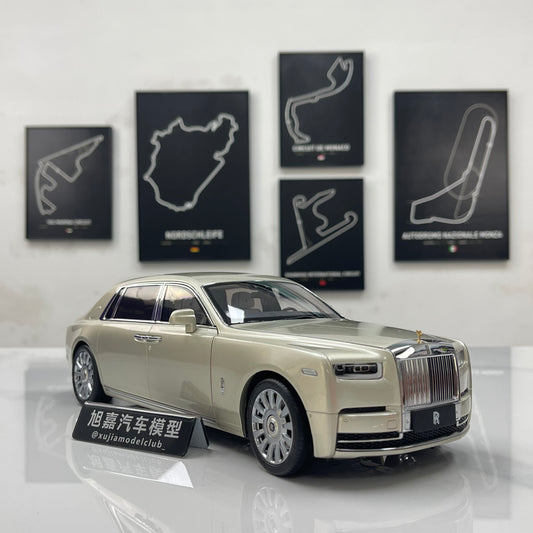 ZP 1/18 Rolls-Royce Phantom VIII (Gold Badge & Leather Case Edition) – Champagne Gold (ZP116)