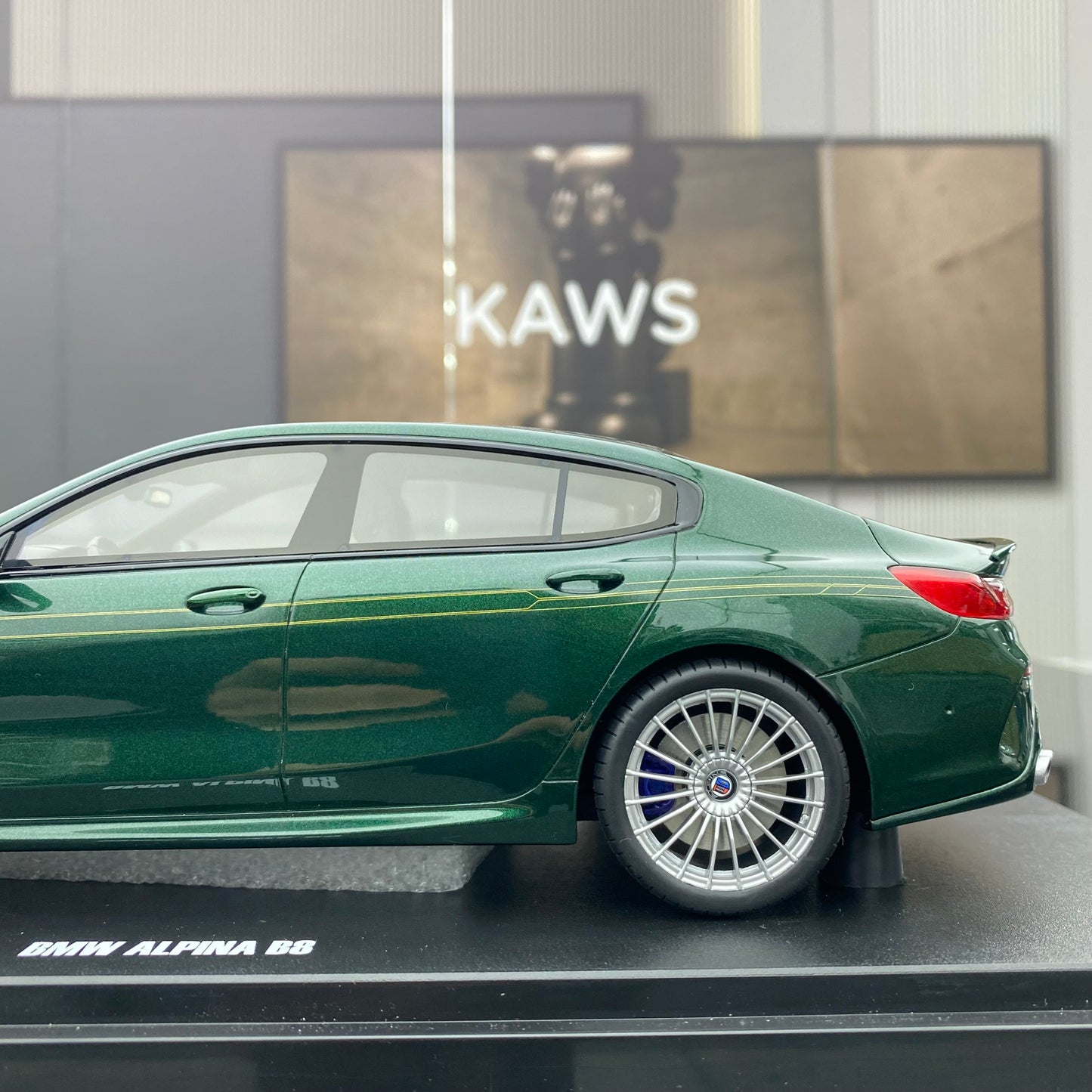 BMW ALPINA B8 GRAN2025, escala 1/18, GT Spirit
