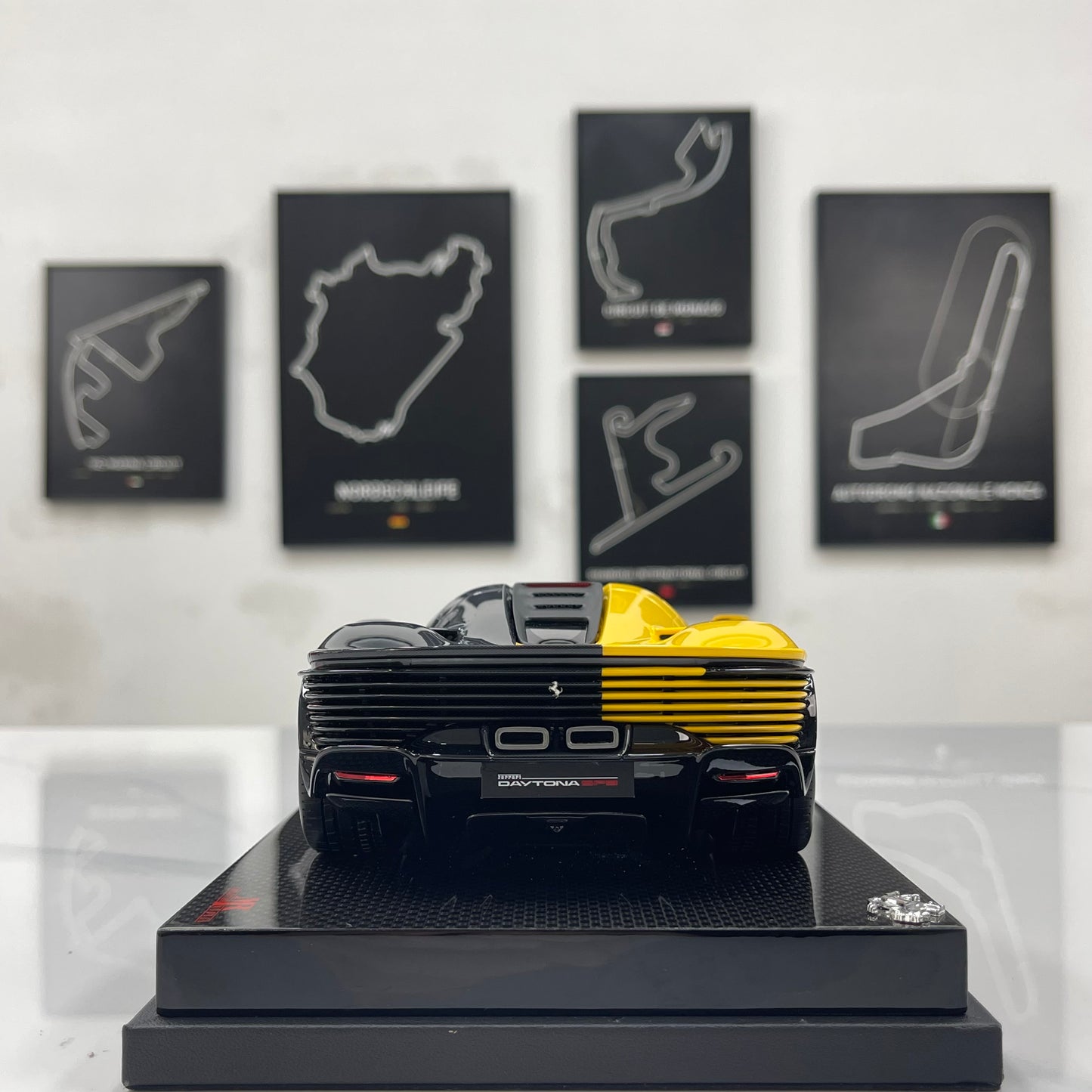 MR 1/18 Ferrari Icona Daytona SP3 Special Edition - Modena Yellow (FE036SE6)