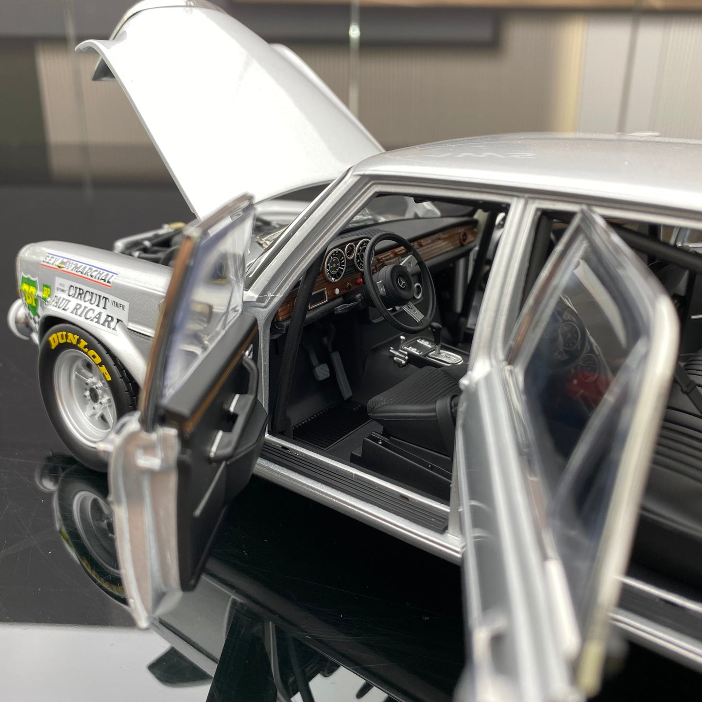 Minichamps 1/18 Benz 300SEL 6.8AMG Red Pig - Modelo de coche de resina, regalo de colección