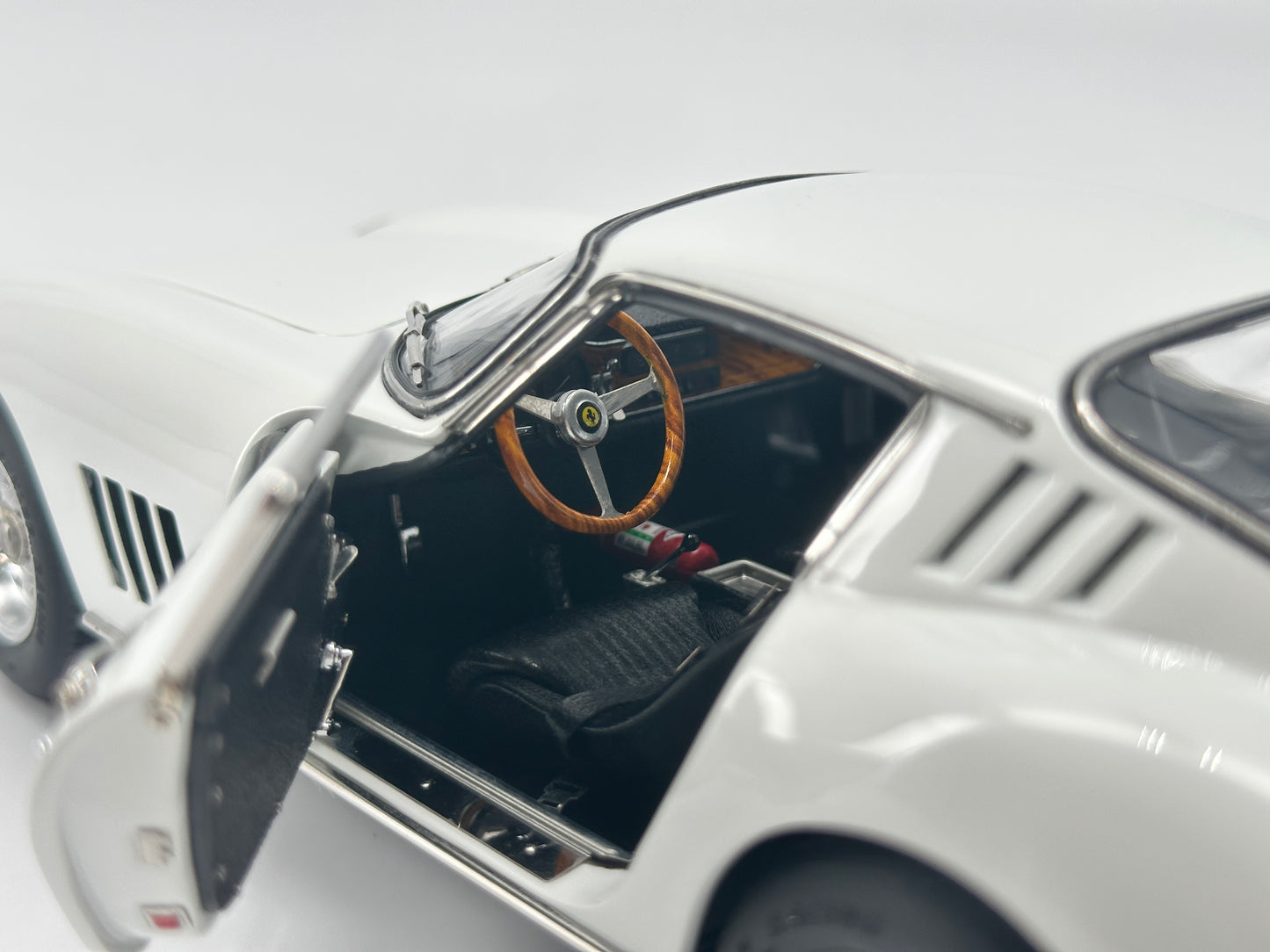 CMC 1/18 Ferrari 275 GTB White Alloy Full Open Car Model Ornaments