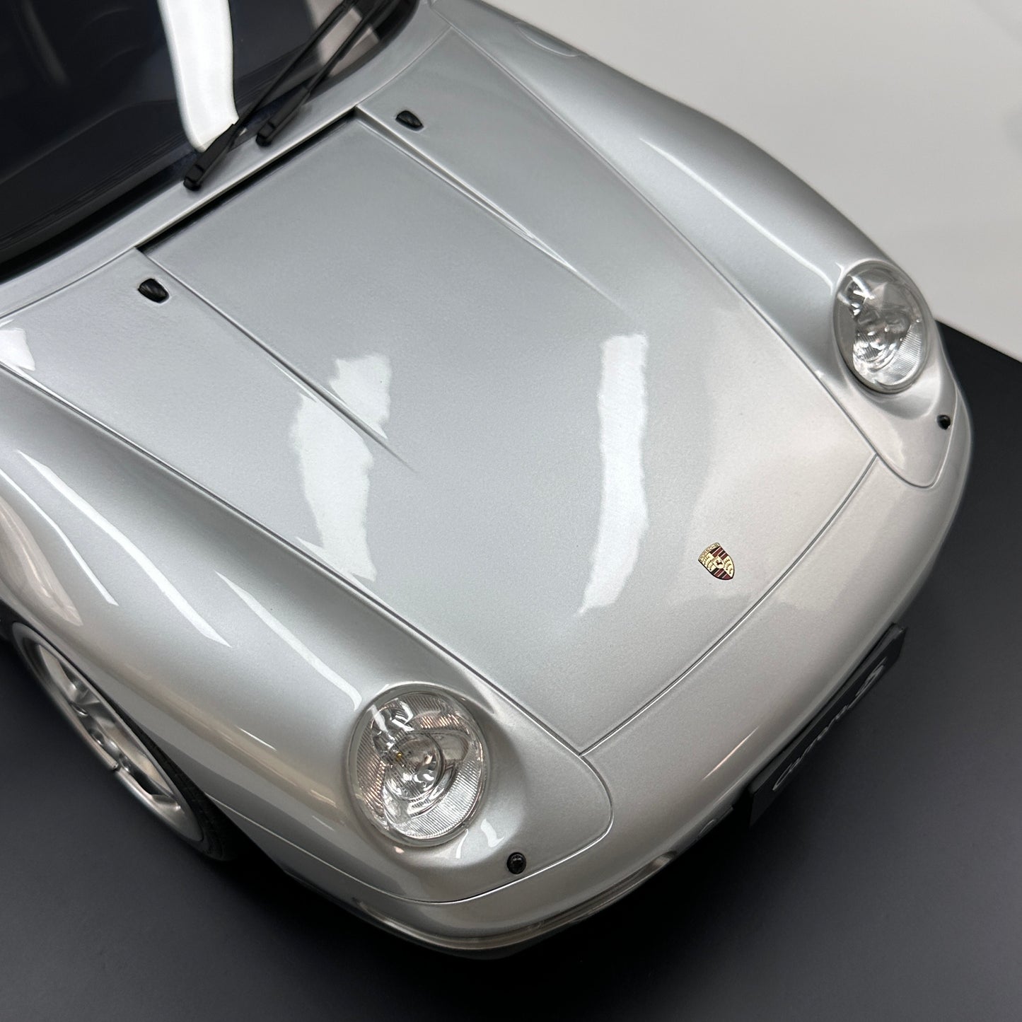GT Spirit 1/8 Porsche 911 [993] Carrera 4S – Silver (GTS801901)