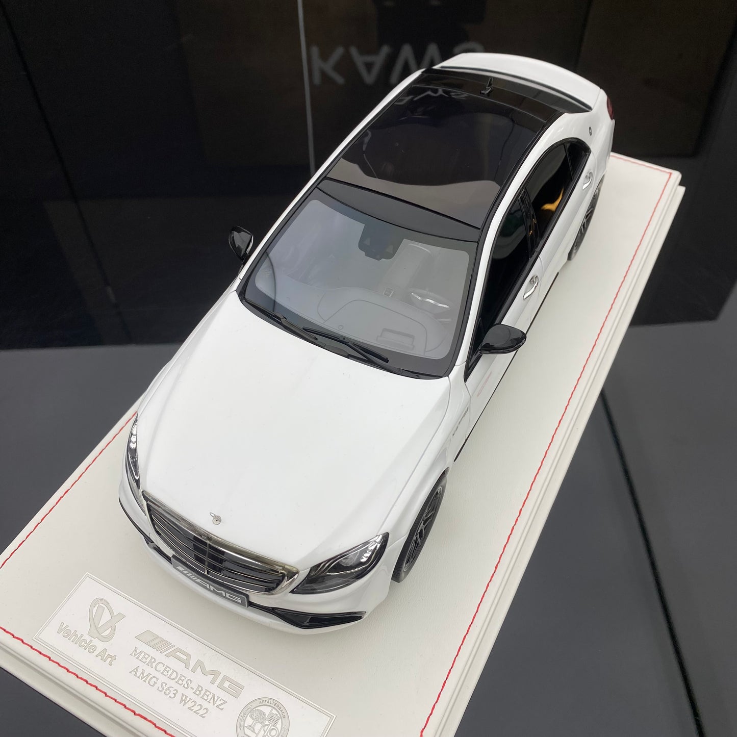 VEHICLE Art 1/18 Mercedes-Benz AMG S63 white car model ornament