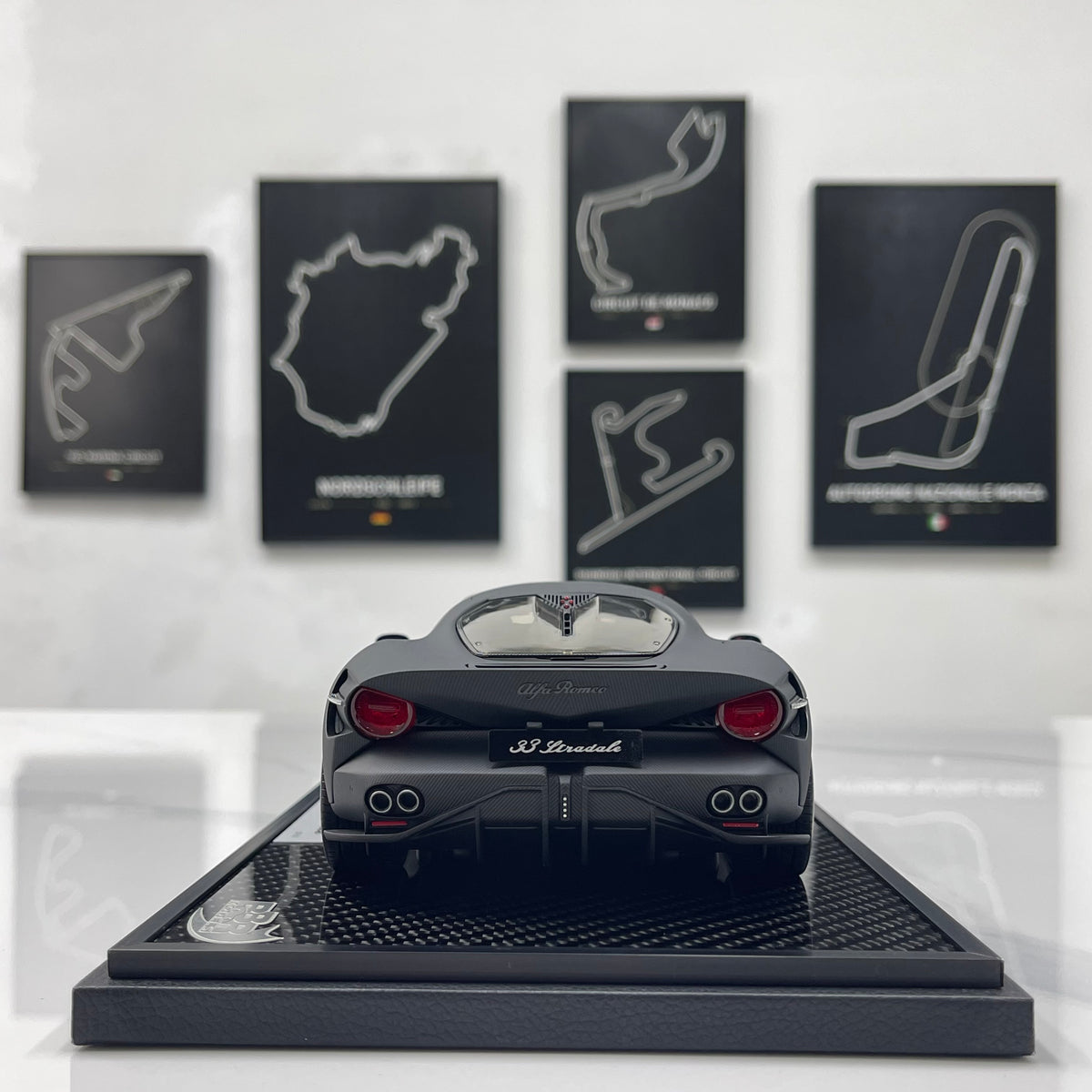 BBR 1/18 Alfa Romeo 33 Stradale Matte Black Carbon Fiber P18264GCH