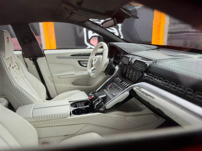 MR 1:18 Lamborghini URUS 02/05 DDJ039
