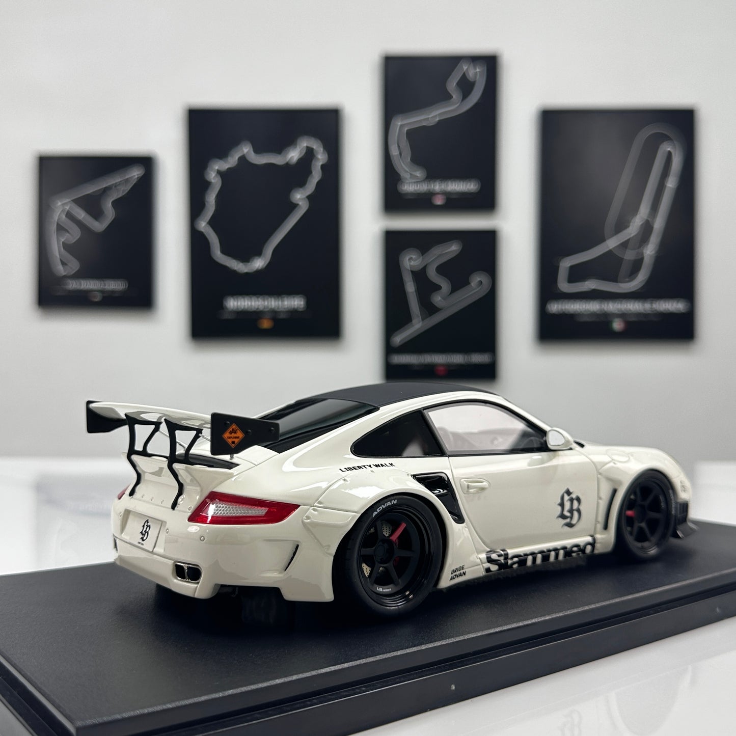 GT Spirit 1/18 Porsche LB-WORKS 997 TURBO White GT958