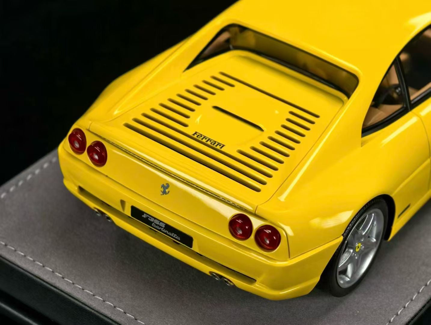 V8 MODEL 1/18 Ferrari F355 Resin Model
