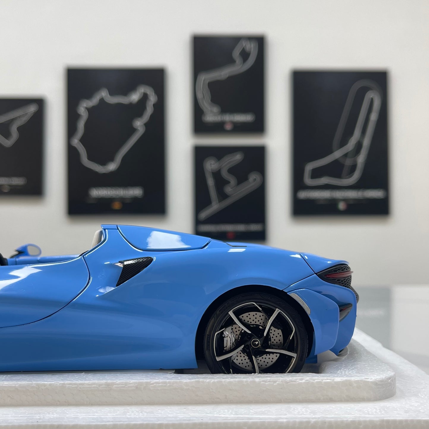 LCD 1/18 McLaren Elva Diecast Model — Sky Blue (LCD18015-BU)