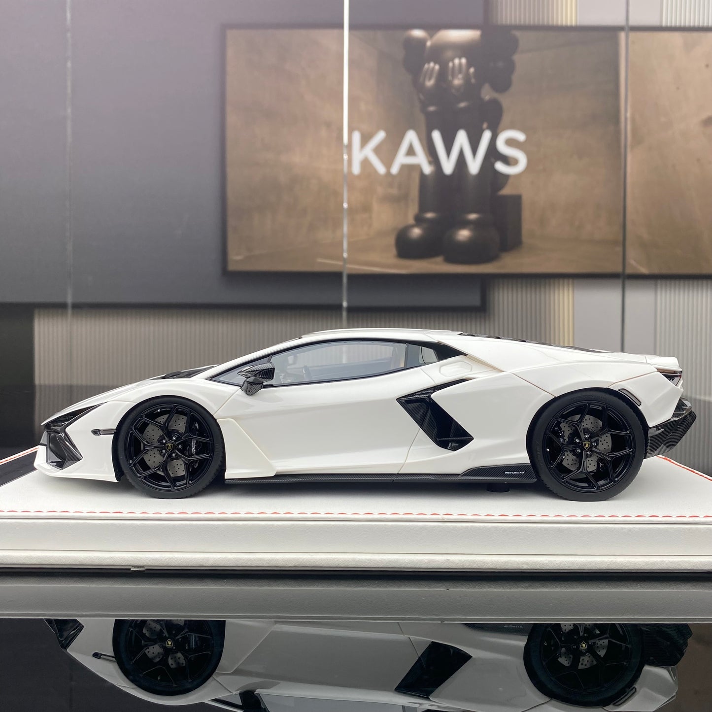RUNNER 1/18 Lamborghini Reveulto limited edition car model ornament