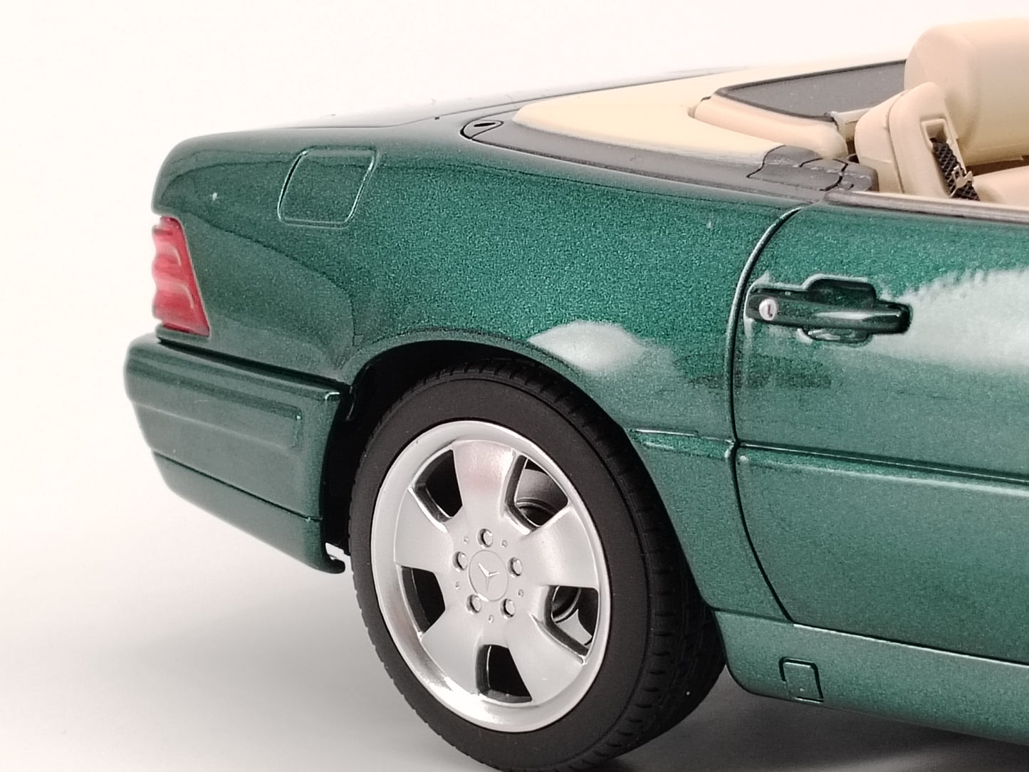 Norev 1/18 Mercedes SL500 1999 Metallic Green Alloy Full Opening Car Model