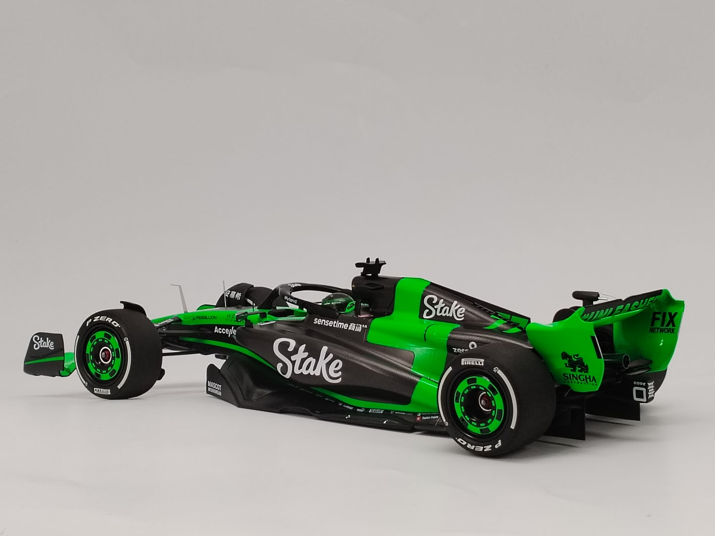 MINICHAMPS 1/18 STAKE F1 TEAM KICK SAUBER C44-VALTTERI BOTTAS Black-Green Livery Alloy Car Model 117240177