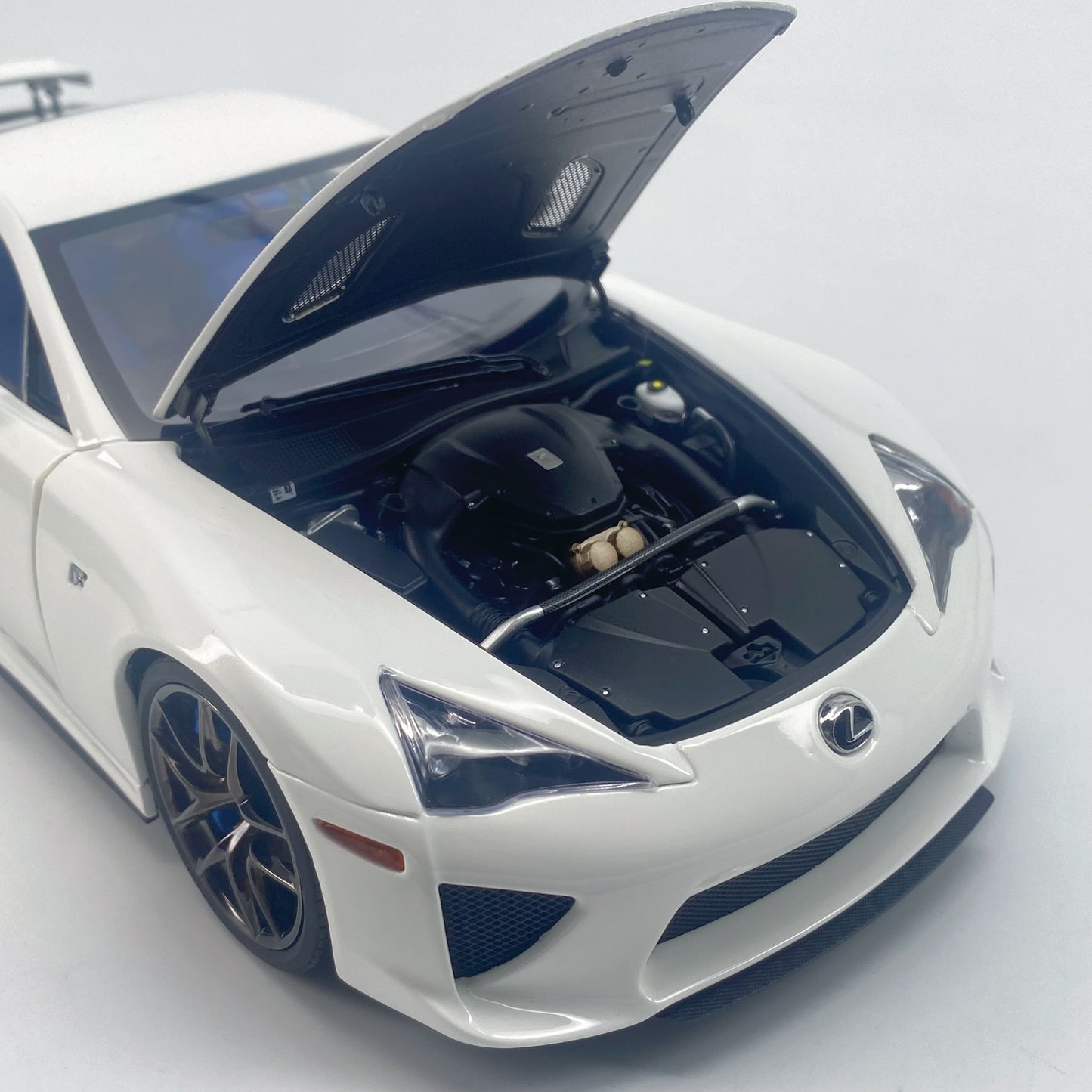 WELL 1/18 Lexus LFA white alloy simulation model car ornaments