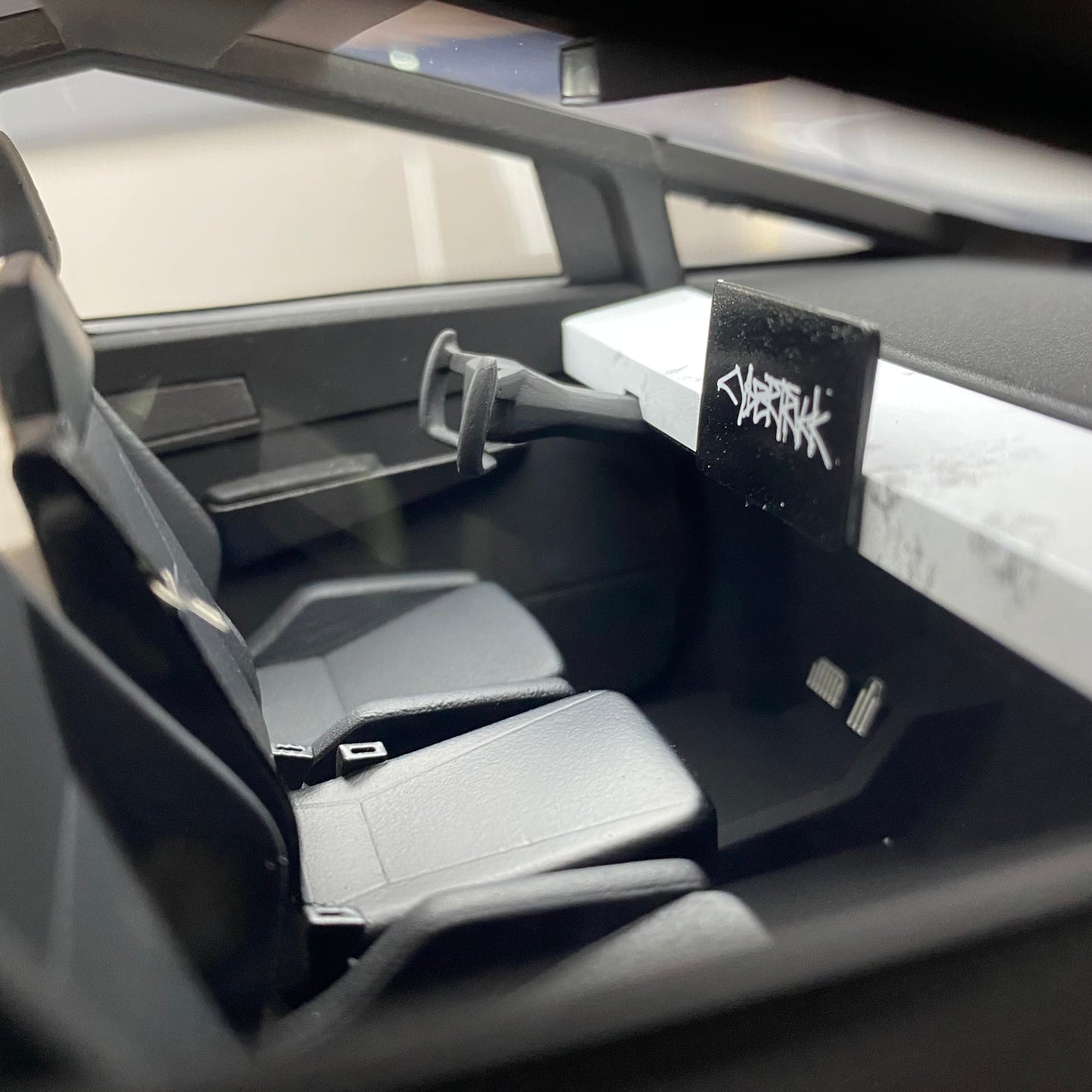 TOP Marques 1:18 Tesla Cybertruck resin car model