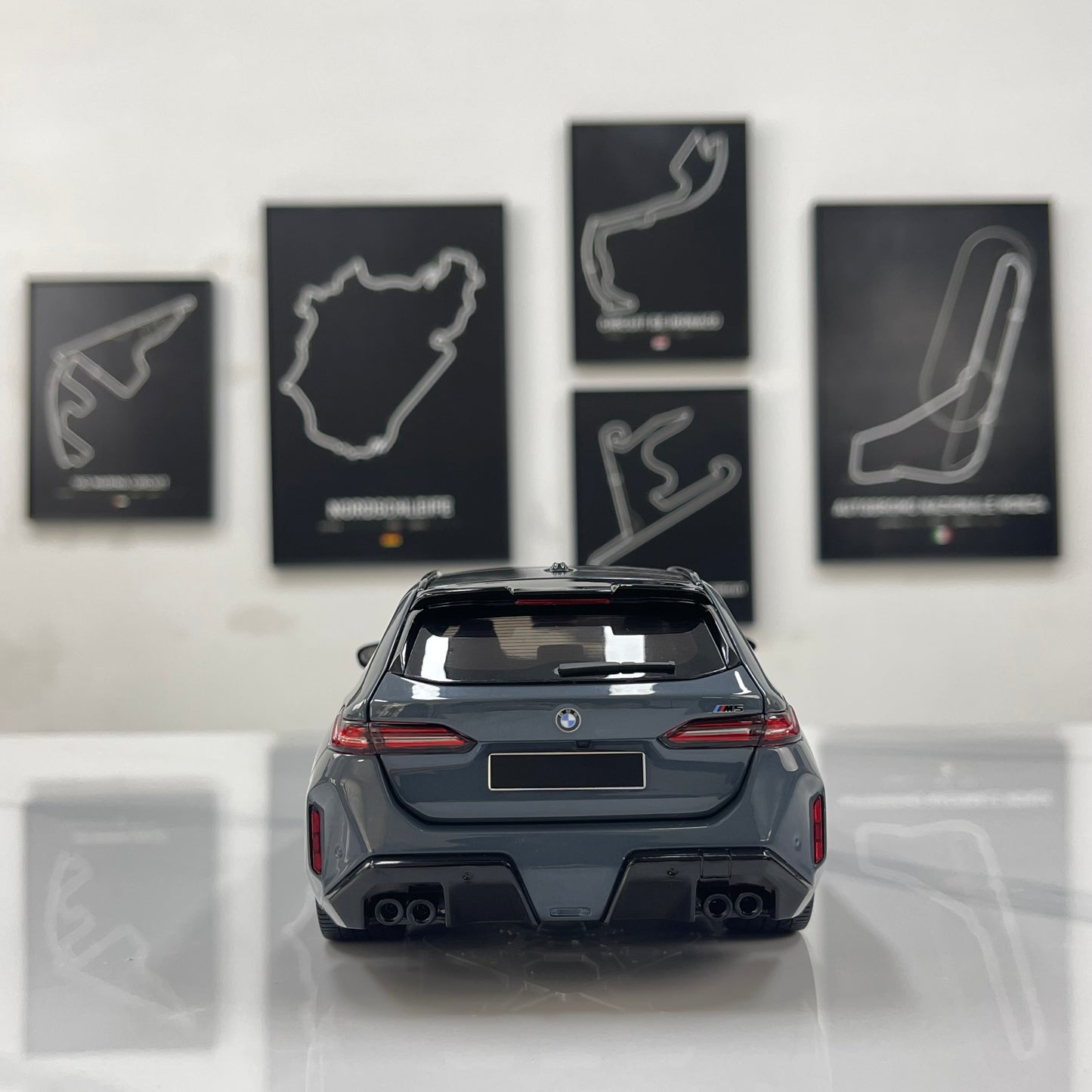 MINICHAMPS 1/18 BMW M5 Touring (2024) – Metallic Grey (110023901)