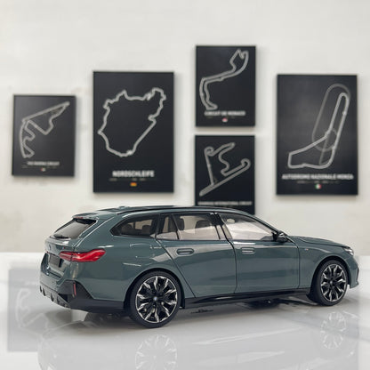 MINICHAMPS 1/18 BMW i5 M60 Touring 2024 Metallic Green 110023600