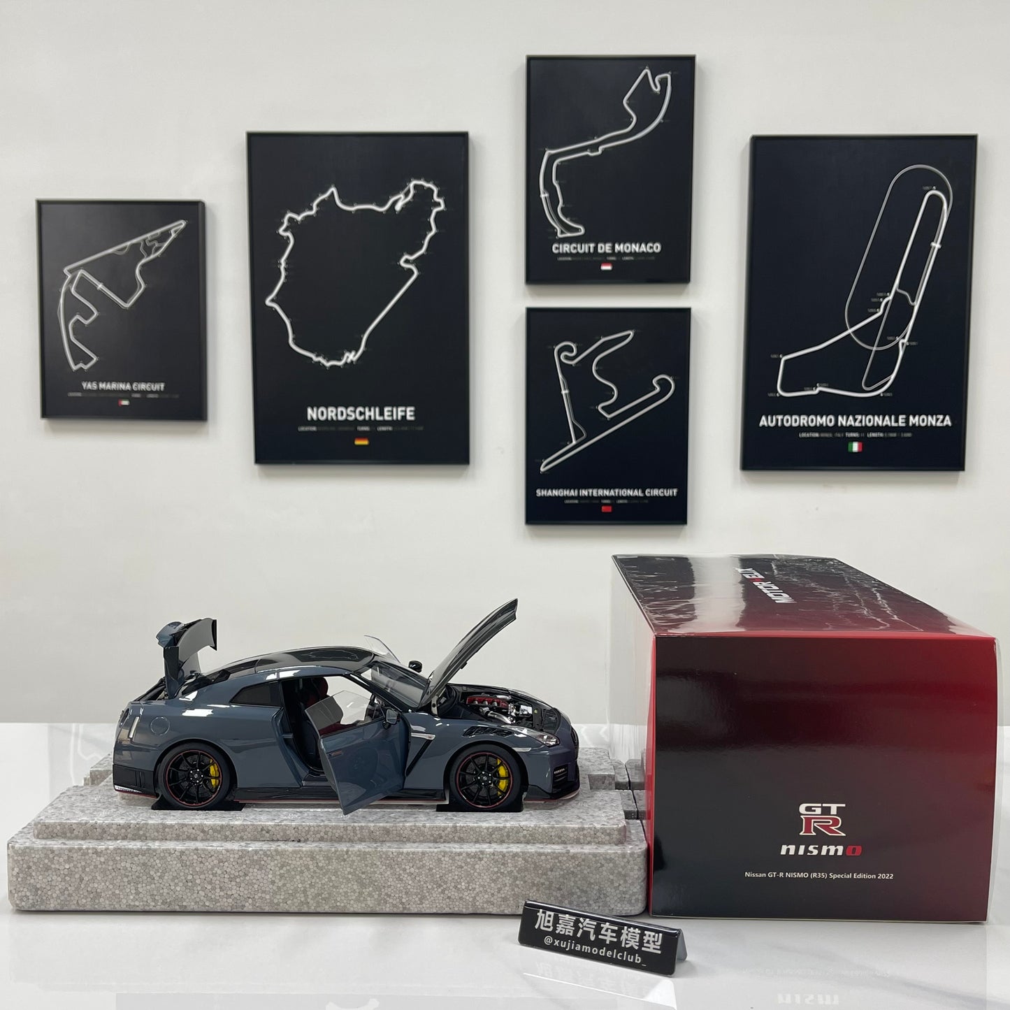 MOTORHELIX 1/18 Nissan GT-R NISMO (R35) Special Edition 2022 Stealth Grey Alloy Model Car