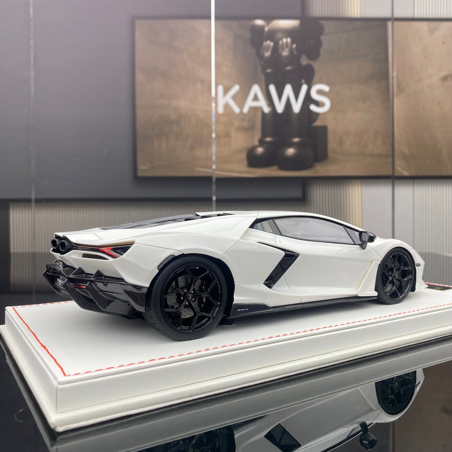 RUNNER 1/18 Lamborghini Reveulto limited edition car model ornament