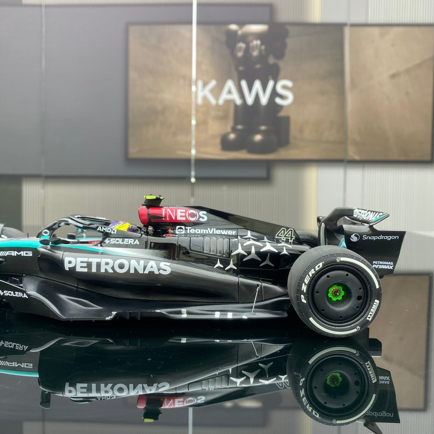 minichamps 1/18 MERCEDES MERCEDES AMG PETRONAS EQUIPO DE FÓRMULA UNO F1 W15