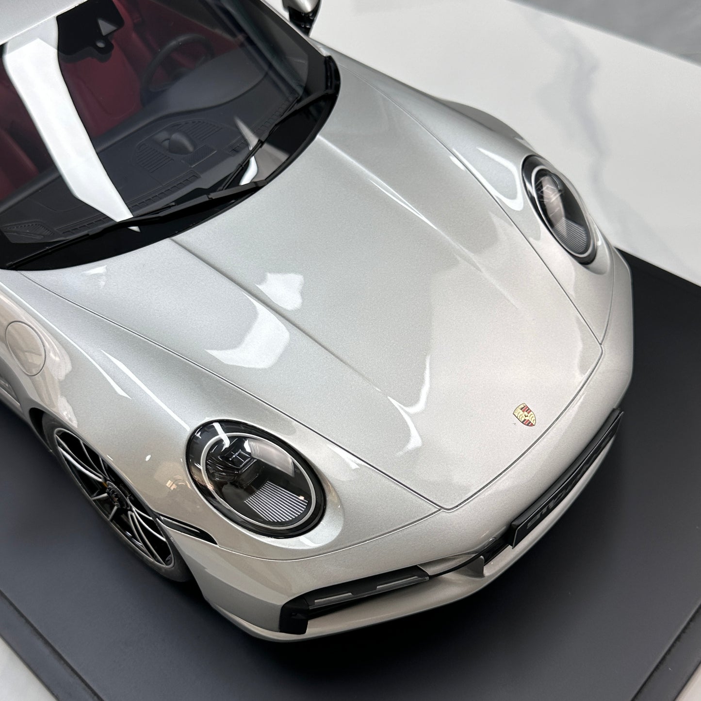 GT Spirit 1/8 Porsche 911 [992.1] Turbo S – Silver (GTS801801)