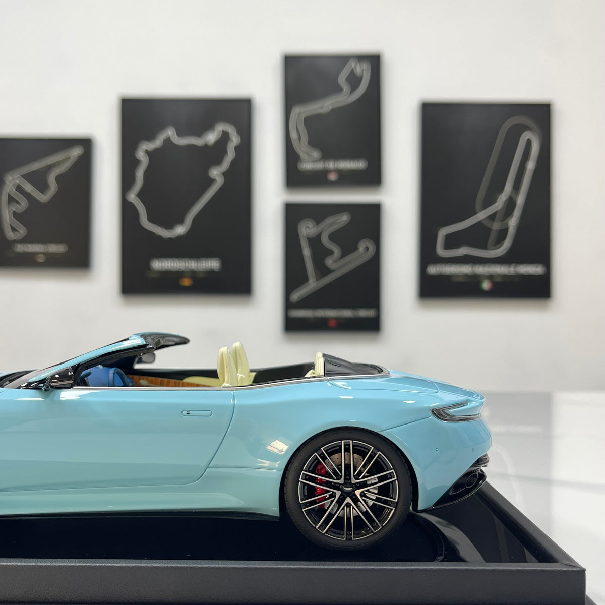 MOTORHELIX 1/18 Aston Martin DB12 Volante (Convertible) – Glass Blue – MH397