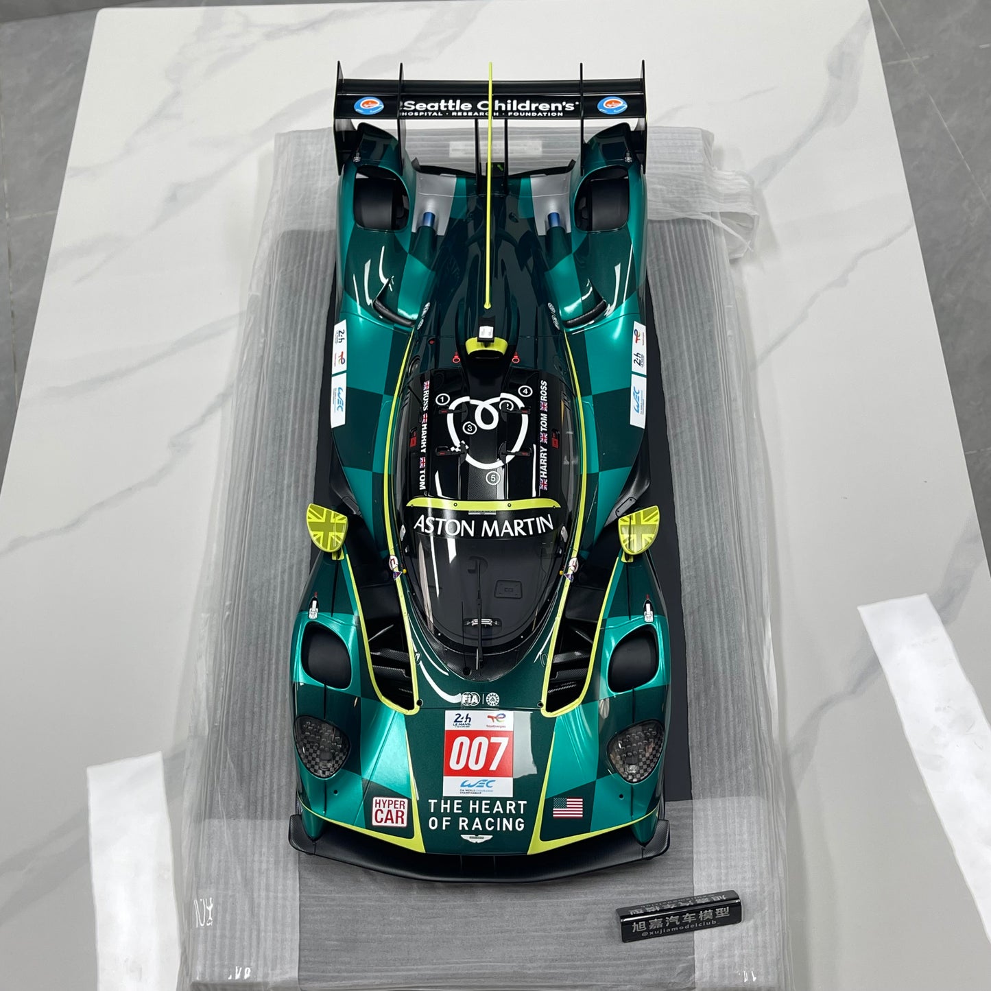 Spark 1/8 Aston Martin VALKYRIE NO.007 Black and Green Livery 08S003