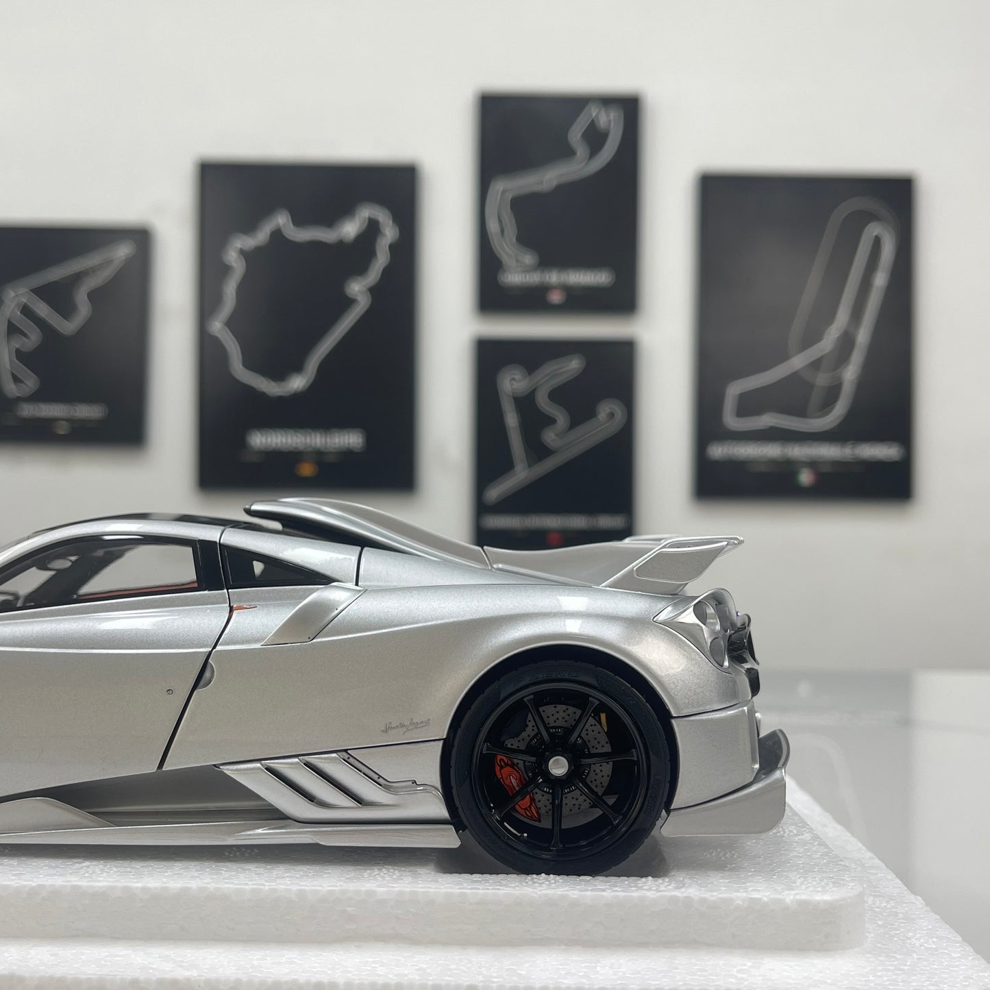 LCD 1/18 Pagani Imola Silver LCD125