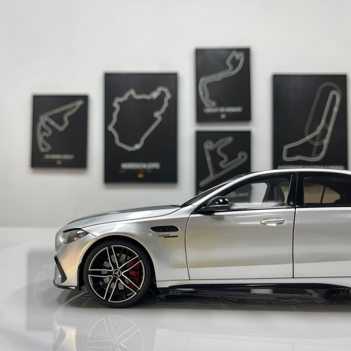 NZG 1/18 Mercedes-AMG C63 S E Performance – Tech Silver (111200055)