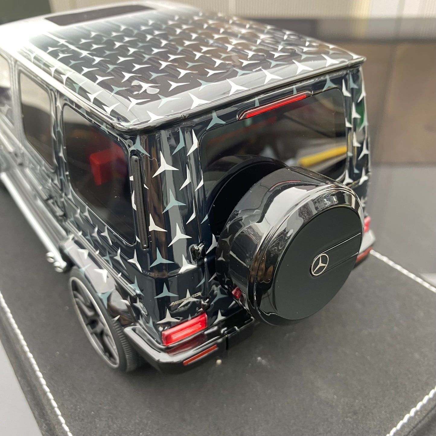 Vehicle Art 1/18 Mercedes-Benz AMG G63 Star Painting Resin Simulation Car Model Collection