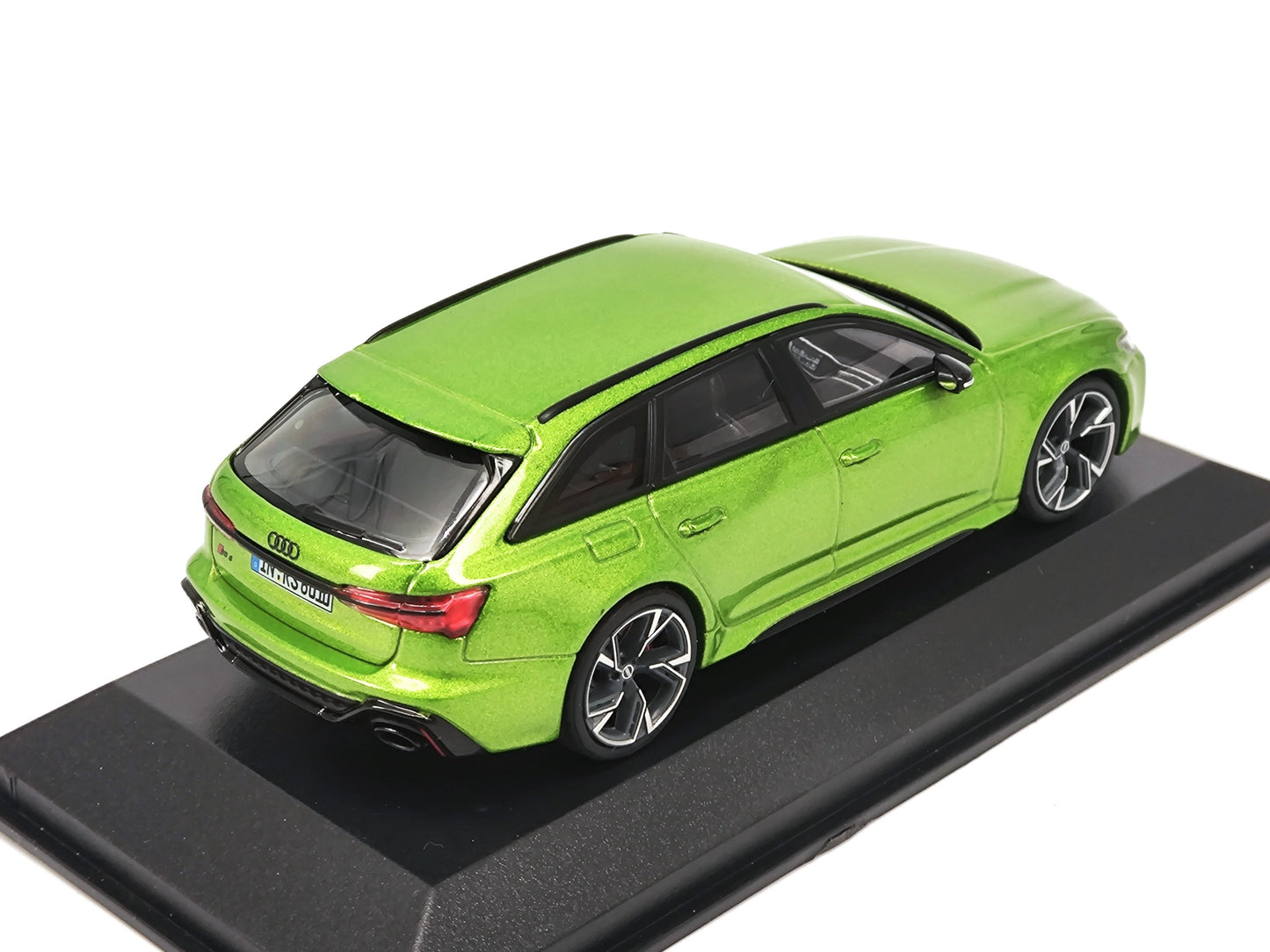 MINICHAMPS 1/43 Audi RS6 Alloy Enclosed Car Model Ornaments
