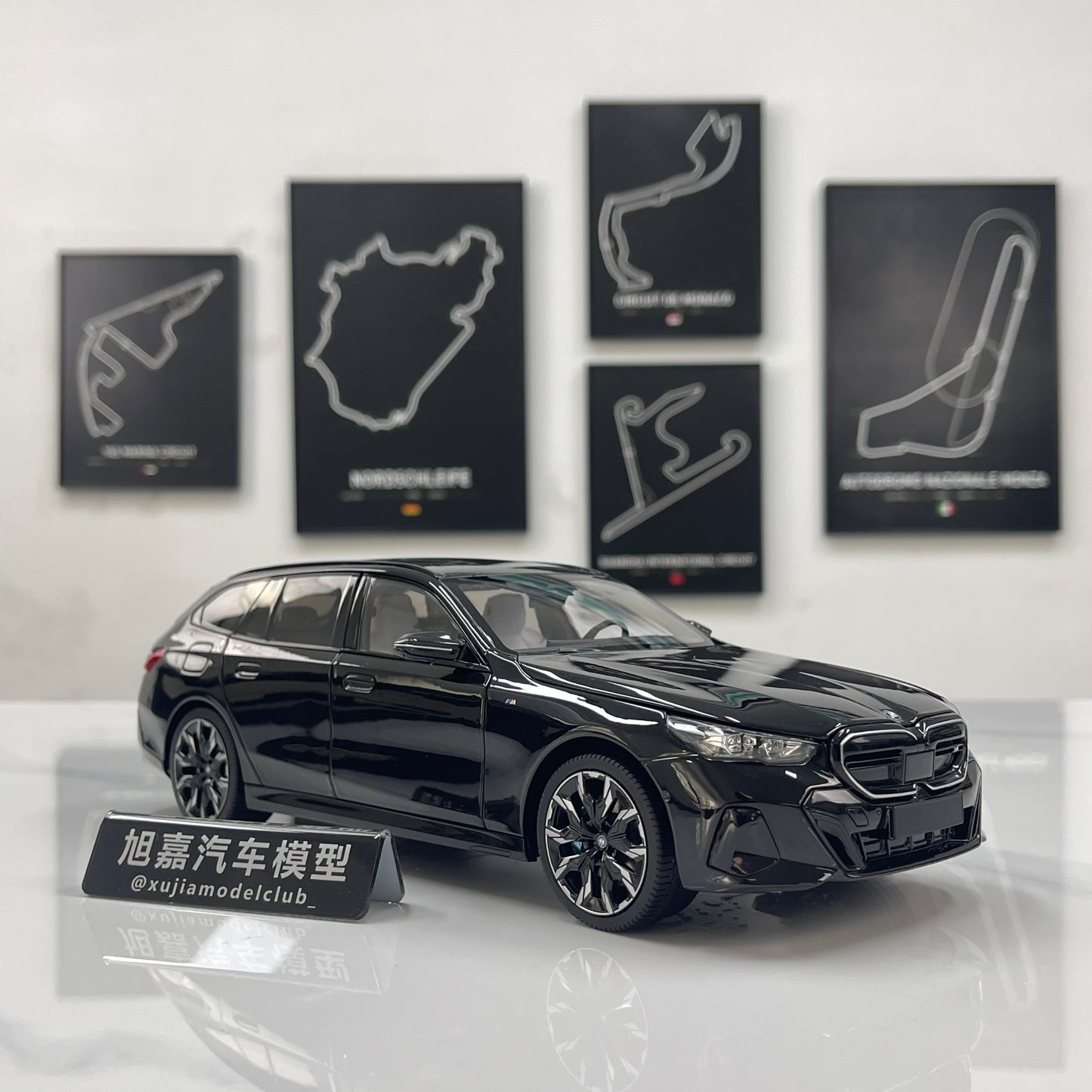 MINICHAMPS 1/18 BMW i5 M60 Touring 2024 Metallic Black 110023602