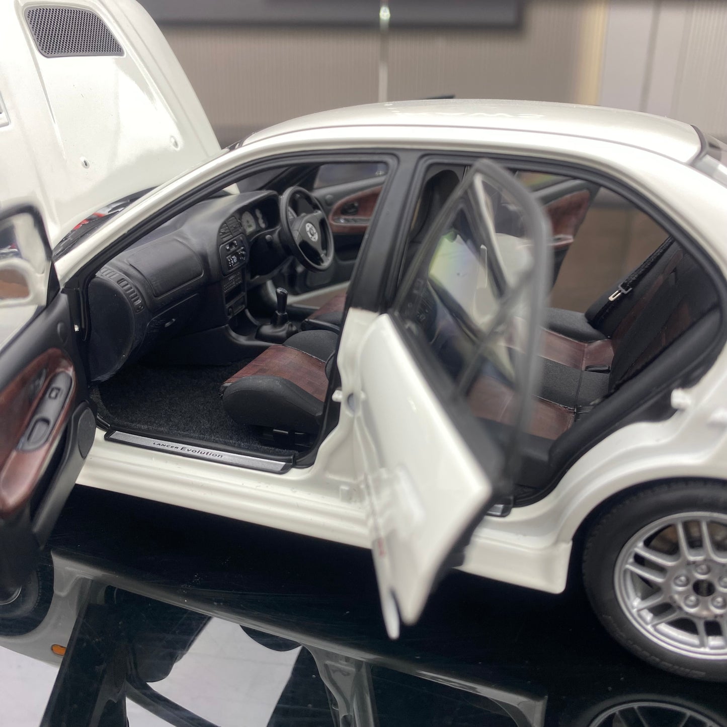 MOTORHELIX MH 1/18 Alloy Car Model Mitsubishi Lancer EVO 4th Generation Ornaments