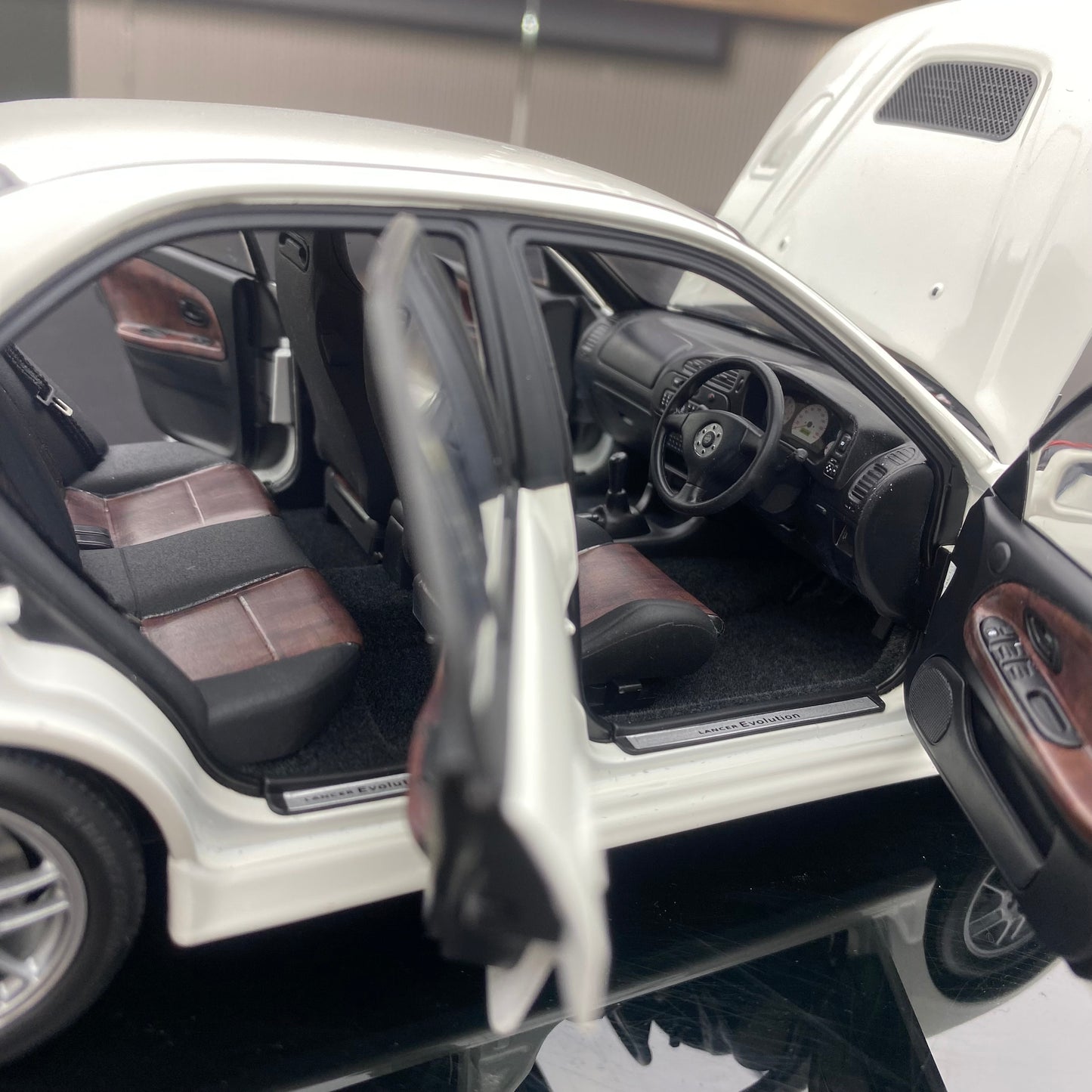 MOTORHELIX MH 1/18 Alloy Car Model Mitsubishi Lancer EVO 4th Generation Ornaments