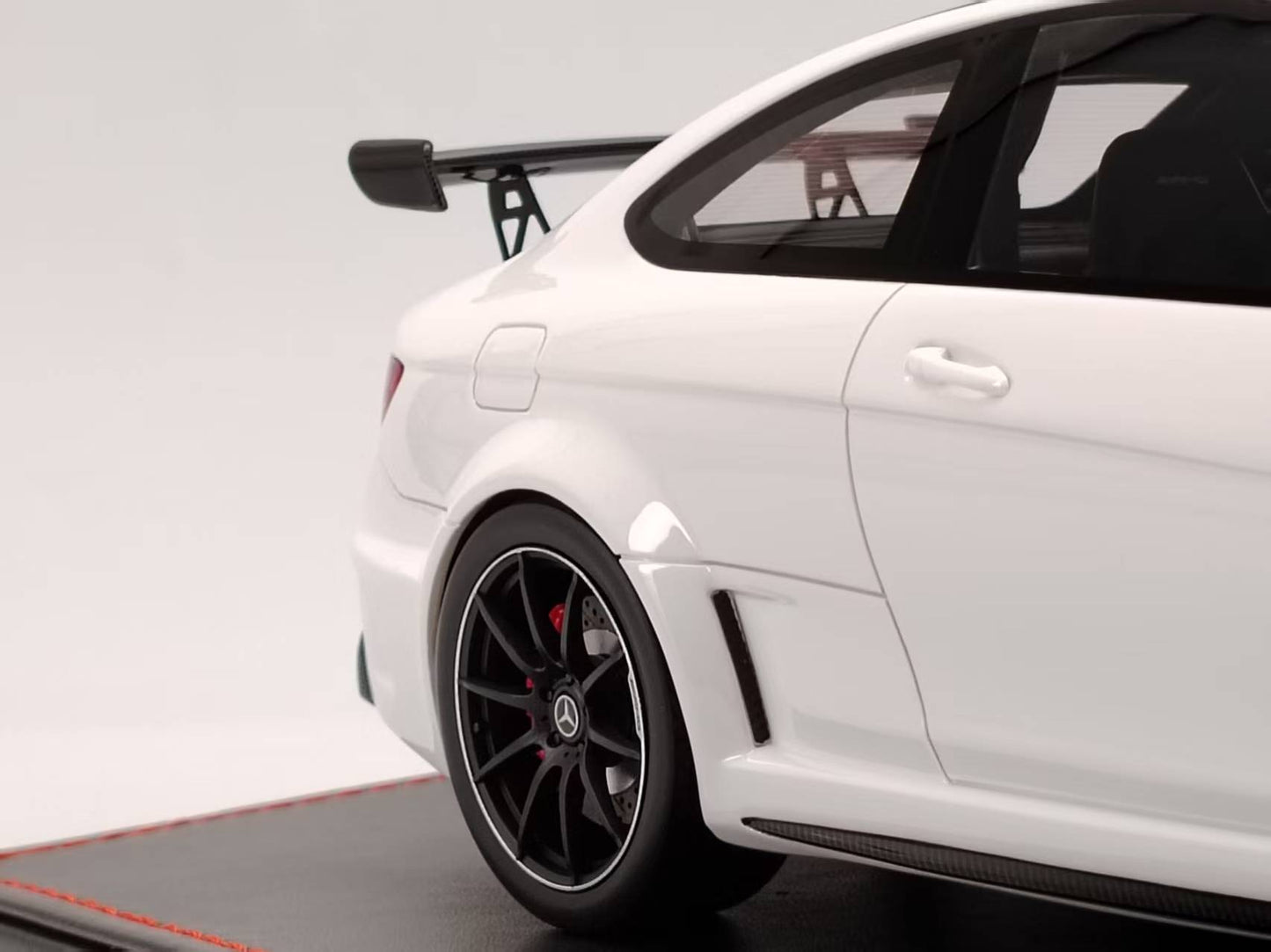 NA 1/18 Mercedes-Benz C63 AMG Black Series White Resin Car Model