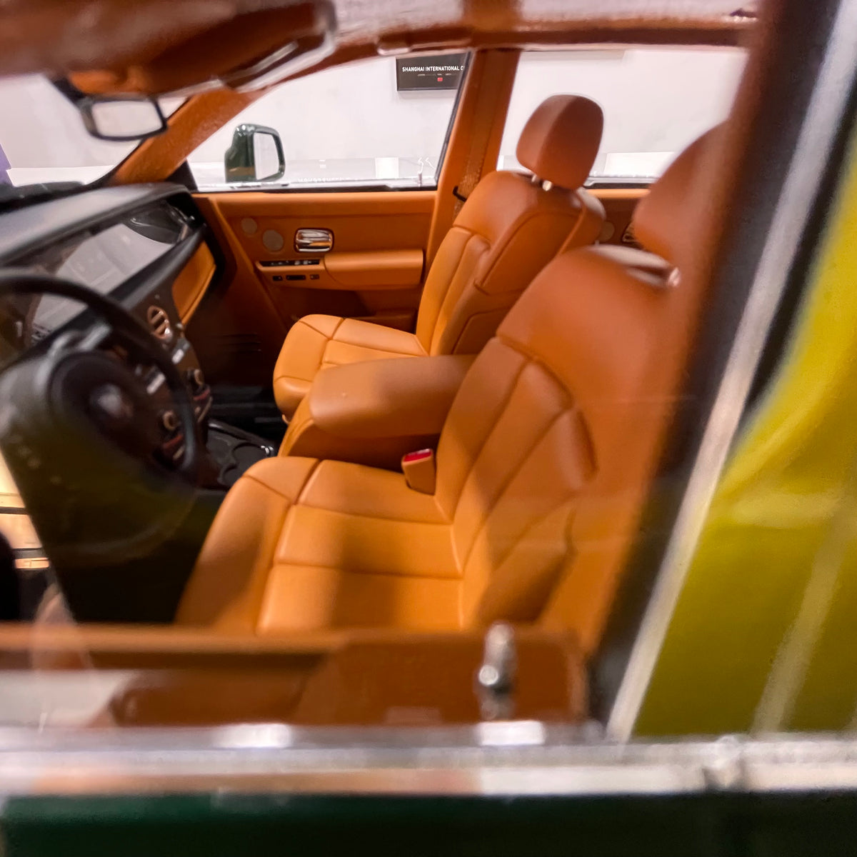 HH Model 1/18 Rolls-Royce Phantom Series II – Peninsula Green (HH734)