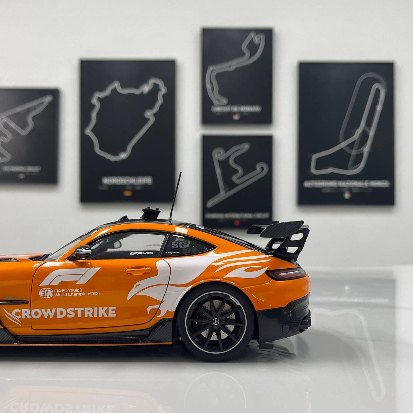 MINICHAMPS 1/18 Mercedes-AMG GT BLACK SERIES SILVERSTONE 2025 Safety Car Orange 110032092