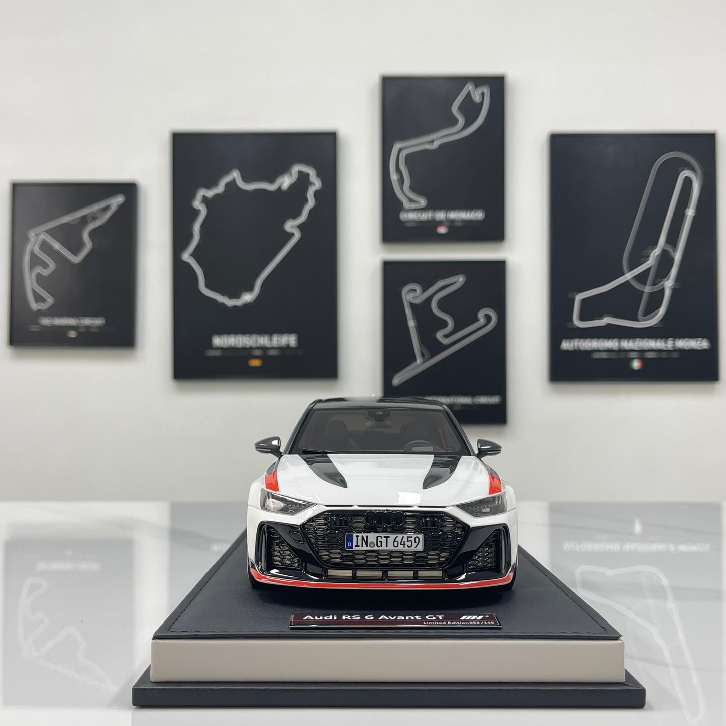 MOTORHELIX 1/18 Audi RS6 Avant GT Acona White Resin Closed Model