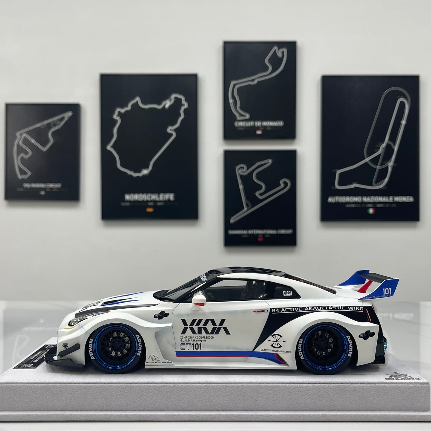 BBA MODEL 1/18 Nissan GTR 35GT-RR Gundam-themed Limited Edition Model Car