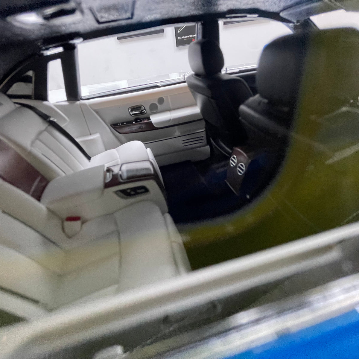 HH Model 1/18 Rolls-Royce Phantom Regatta Edition HH739