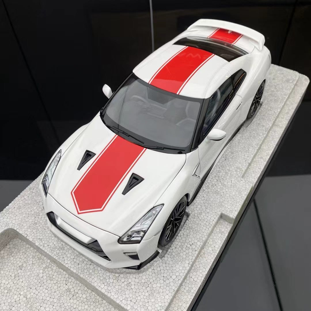 MH 1/18 Nissan GTR R35 50th Anniversary Alloy Full Opening Simulation Car Model

Nissan GTR R35 White