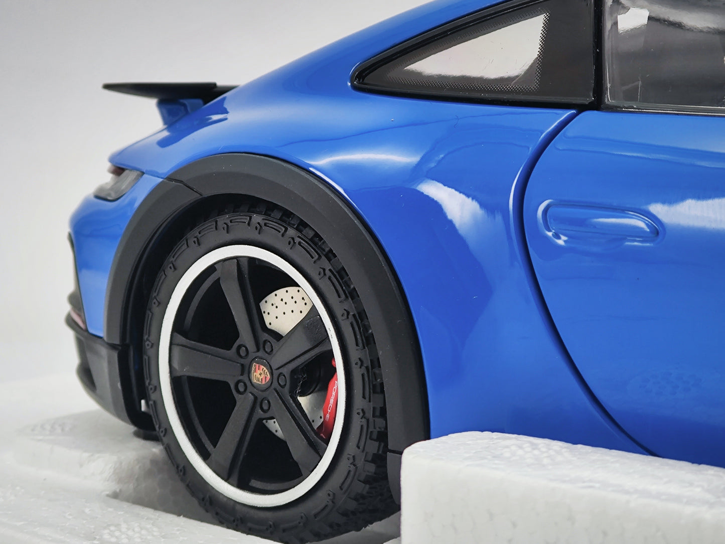 MINICHAMPS 1/18 Porsche 911 DAKAR Blue Alloy Car Model